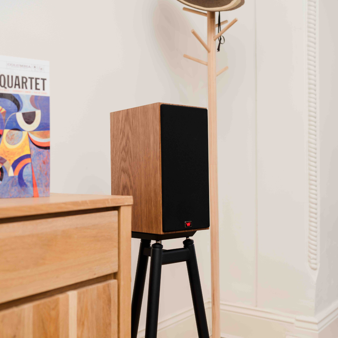 DC-2S Bookshelf Speakers & REGA io Amplifier Bundle