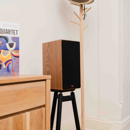 DC-2S Bookshelf Speakers & REGA io Amplifier Bundle